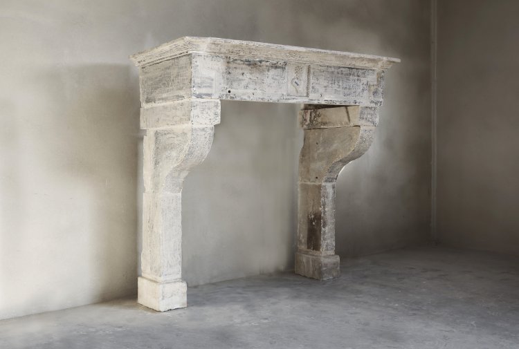 Antiker Kamin aus Kalkstein | De Opkamer | Antike Böden und Kamine