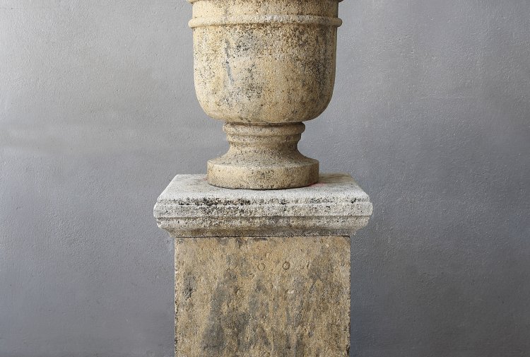 alte franzosischer kalkstein vasen