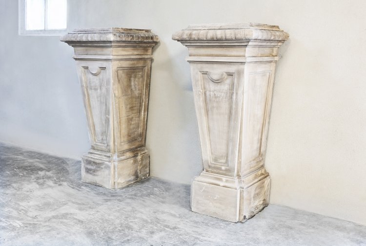 säulen von französischer kalkstein