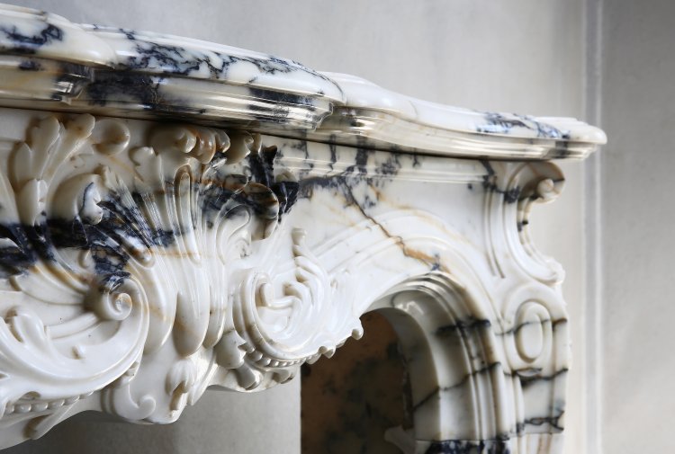 antike kamin von paonazzo marmor