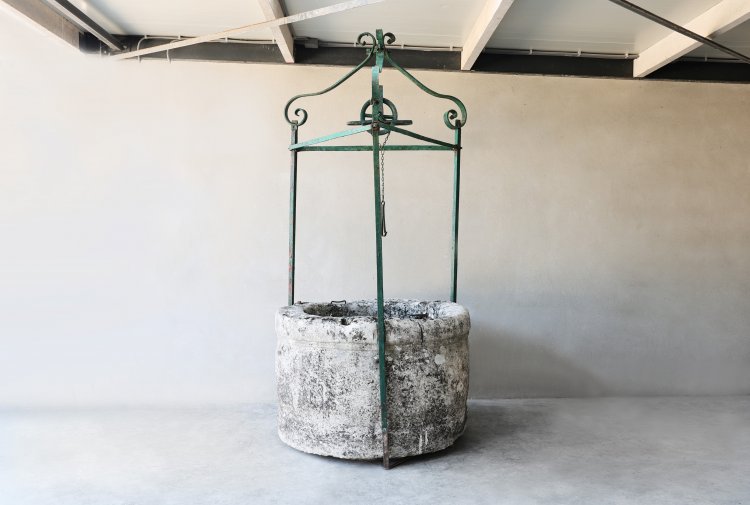 antiker wasserbrunnen