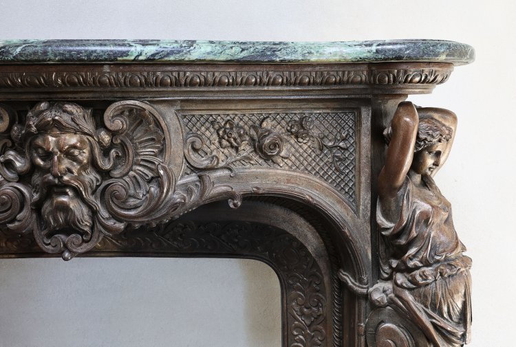 Mantel im Rokoko-Stil