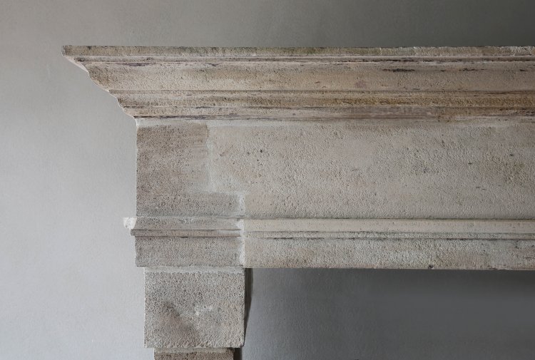 Antike Kalkstein Schlosskamin