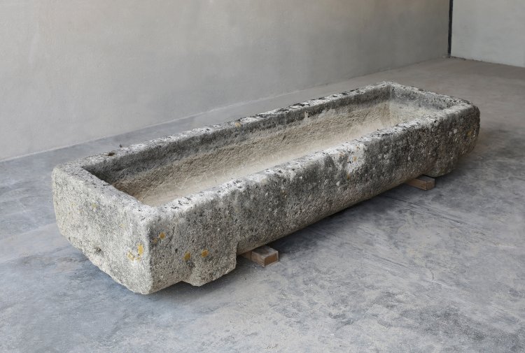 antiker trog von franzosischer kalkstein