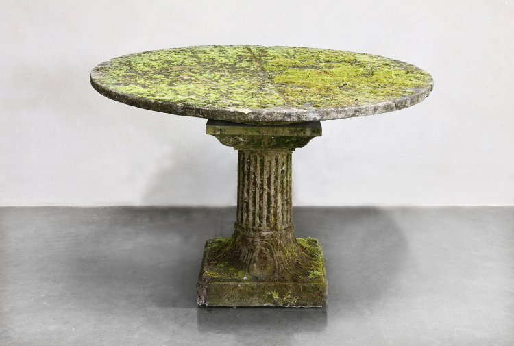 antiker tisch von französischer kalkstein