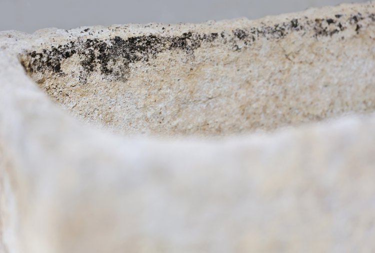 alte spüle von französischer kalkstein