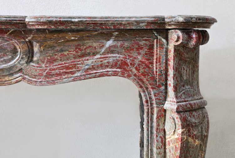 Campan rouge marmor kamin